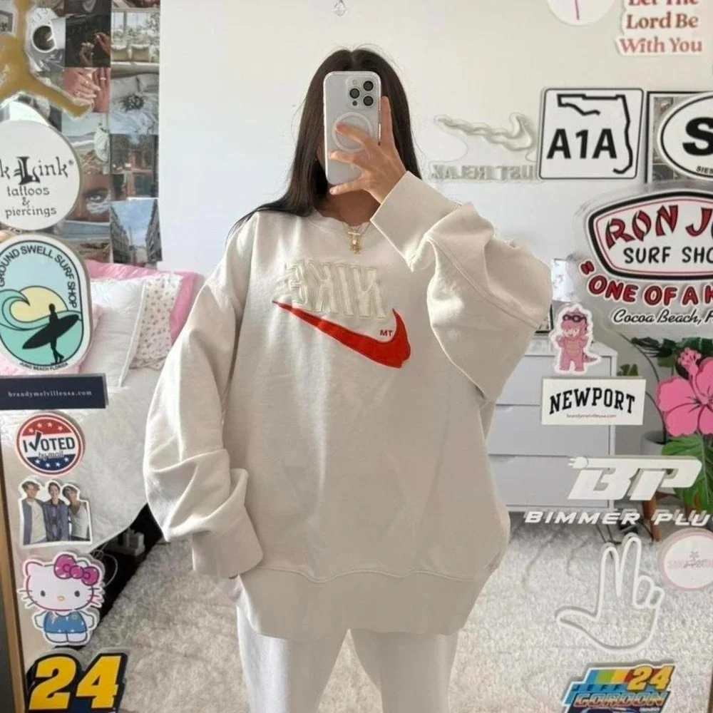 cream‎ and red thick embroidered nike mens oversized crewneck sweatshirt